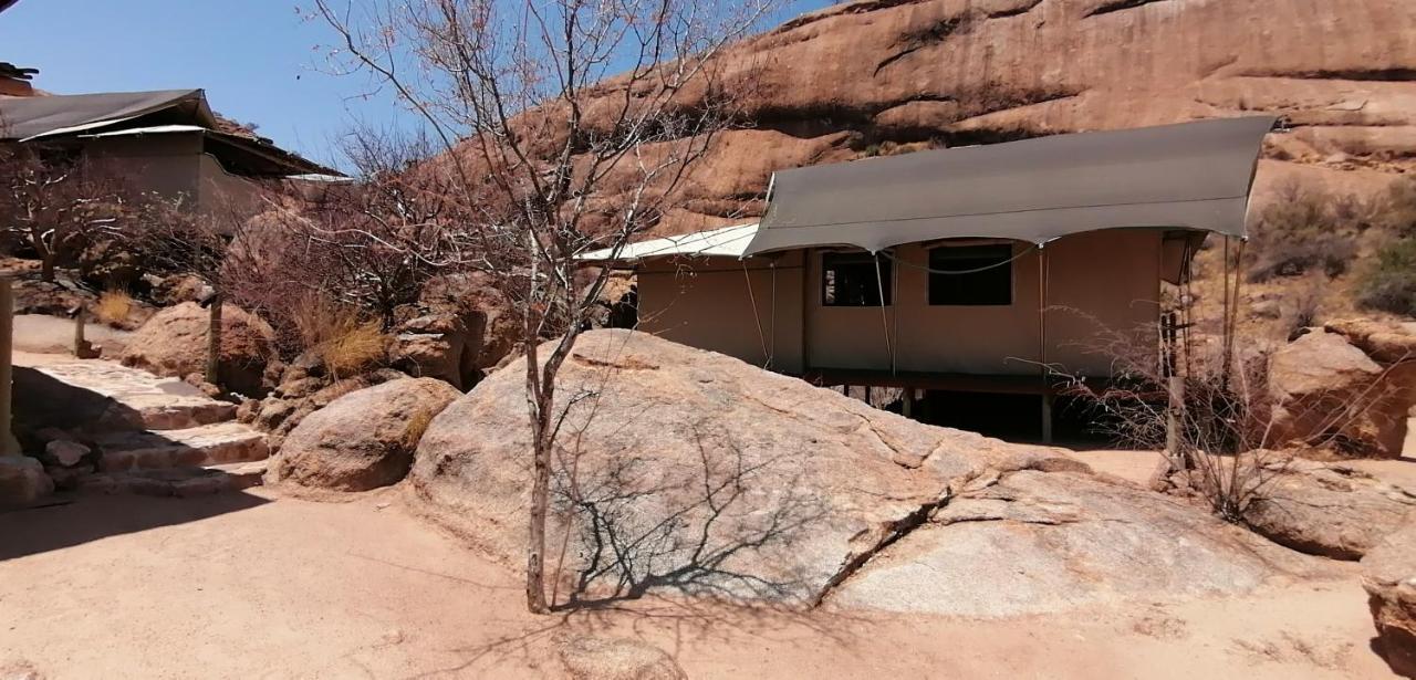 אומרורו Ondudu Safari Lodge מראה חיצוני תמונה